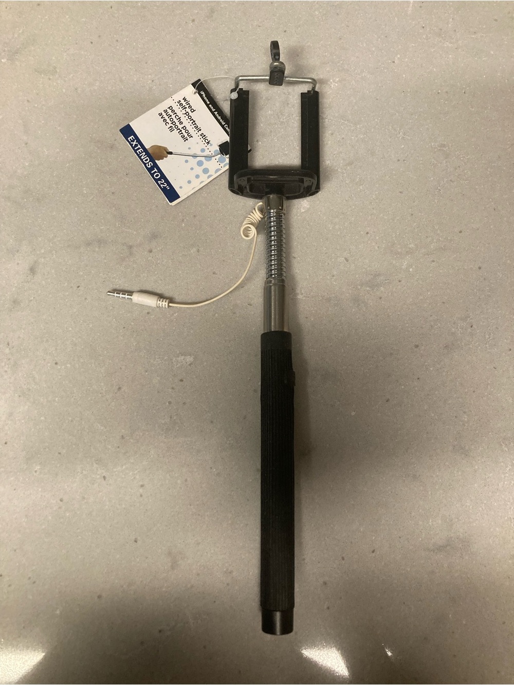 BRAND NEW SELFIE STICK EXTENDS TO 22" IPHONE AND ANDROID COMPATIBLE NWT